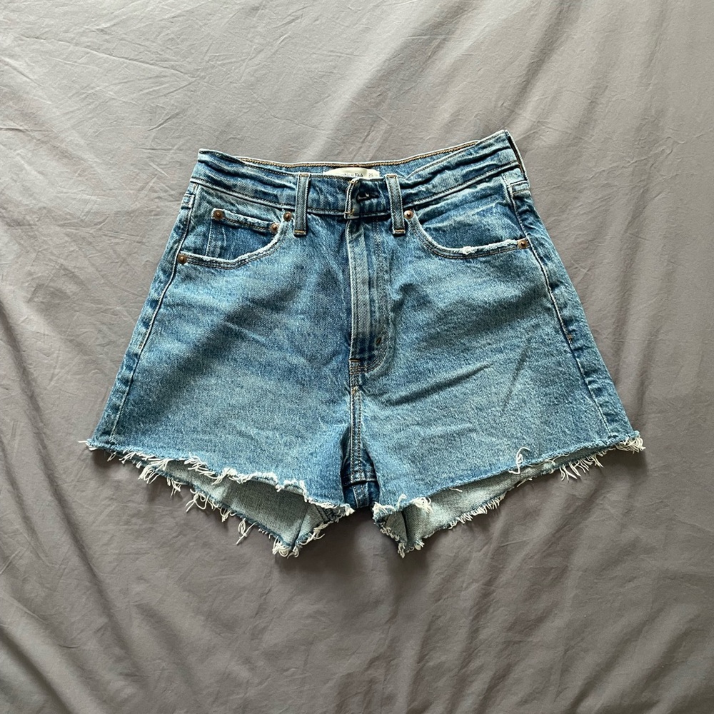 Abercrombie High Rise 90s Cutoff Short